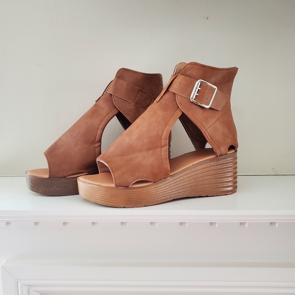 Platform boot shoes. - Picture 2 of 2